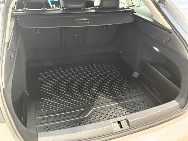 広くて使いやすいスクエアな形状！分割可倒式のリヤシートを倒せば、長い荷物も積み込めます☆