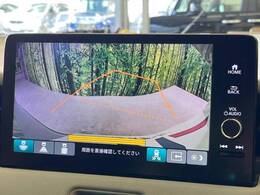 【バックカメラ】駐車時に後方がリアルタイム映像で確認できます。大型商業施設や立体駐車場での駐車時や、夜間のバック時に大活躍！運転スキルに関わらず、今や必須となった装備のひとつです！