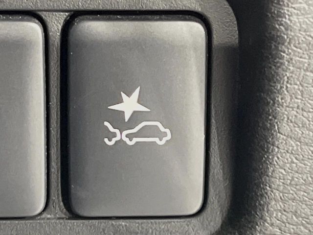 【三菱e-Assist】走行中に前方の車両等を認識し、衝突しそうな時は警報とブレーキで衝突回避と被害軽減をアシスト。より安全にドライブをお楽しみいただけます。