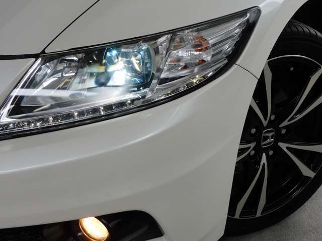 ディスチャージヘッドライト装備