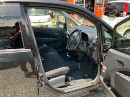 運転者にとっては日々使用することとなる運転席です。運転席が快適だと運転に集中することができますね。