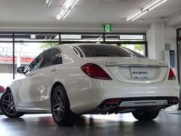 専門店ならではの1台！！　禁煙車　取説・記録簿付き　もちろん修復歴御座いません！！　外装色は綺麗なダイヤモンドホワイト！！