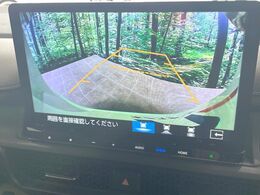 【バックカメラ】駐車時に後方がリアルタイム映像で確認できます。大型商業施設や立体駐車場での駐車時や、夜間のバック時に大活躍！運転スキルに関わらず、今や必須となった装備のひとつです！