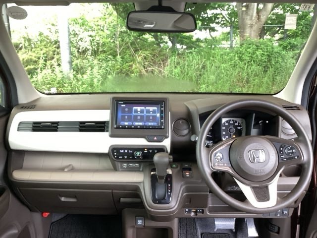 フロントガラスが大きく、ワイドな視界で運転もしやすくなるように、設計されています。
