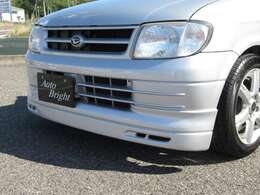 フロント・サイド・リアとエアロを取付けました！全て「ライブスポーツ製のスポイラー新品で、純正色塗装後に取付しました！！カッコよく仕上っています！！