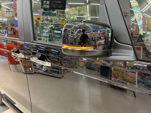 サイドターン付きドアミラーです♪車両の側面からウインカーの光が見えるため、歩行者や他の車両からの視認性が向上します。