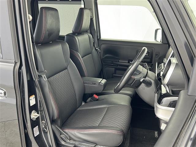 【運転席】座り心地が良いシートなので長時間の運転でも快適にお過ごしいただけます。新品のフロアマットのご注文も可能です。掲載箇所以外にご希望の写真がございましたらお気軽にお問い合わせ下さい。