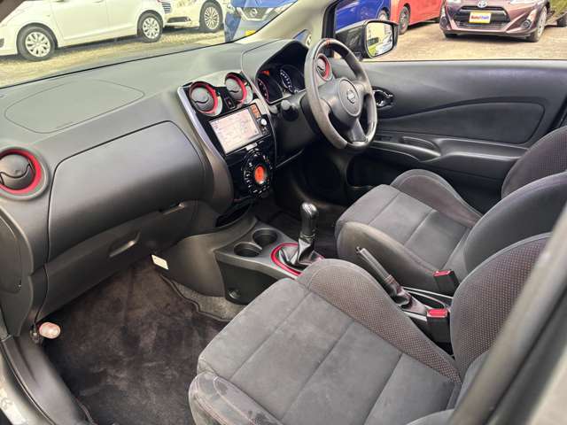 ◆店内禁煙・キッズルーム完備◆【無料ドリンク】なども設置しています。商談ルームでお気に入りのお車を見つけてください。