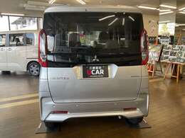 後方誤発進抑制機能でうっかり誤操作による衝突の回避を図ります。