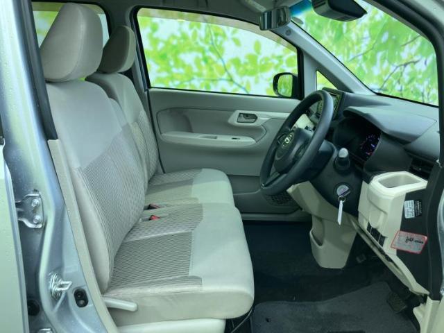 WECARSでは各商談席に大型モニターをご用意しております！見やすい大画面でゆったりと全国の在庫をご覧いただけます！是非ご来店お待ちしております！