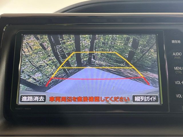 【バックカメラ】駐車時に後方がリアルタイム映像で確認できます。大型商業施設や立体駐車場での駐車時や、夜間のバック時に大活躍！運転スキルに関わらず、今や必須となった装備のひとつです！