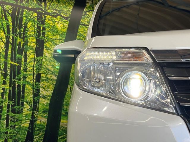 【LEDヘッドライト】悪天候や夜間走行時も良好な視界を確保し安心して運転できる高輝度LEDヘッドライトを装備！点灯速度が早く、消費電力も抑えられています。