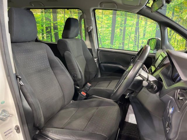 運転席シート廻りは使用感も少なく、良好な状態となっています。丁寧に使われていたことがよくわかりますね。