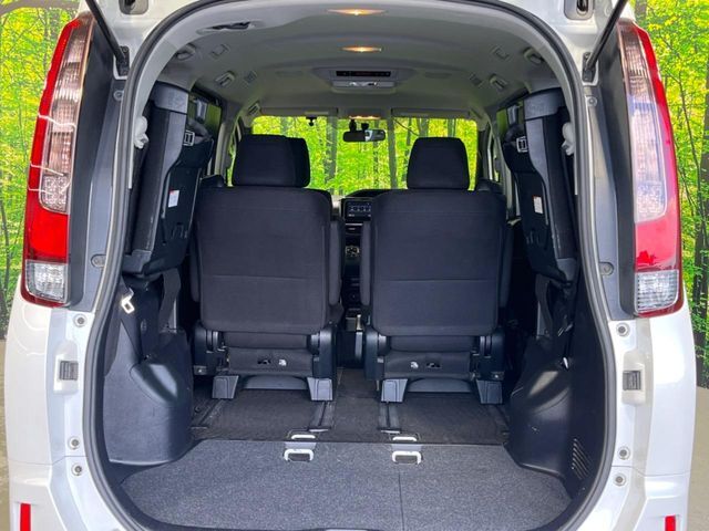 普段のお買い物や通勤、送迎等に十分な荷室スペースを確保しております。セカンドシートを倒すと、大きな荷物の積載も可能です♪