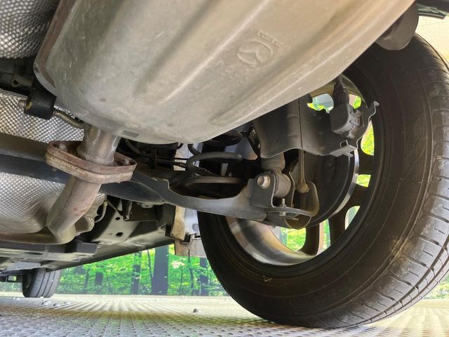 お車を安心してお乗りいただく為には、足回りの定期点検が欠かせません。サービスサポート（有償保証）では無料点検もご提供しており、安心のカーライフをお過ごしいただけるサポート体制が整っています。