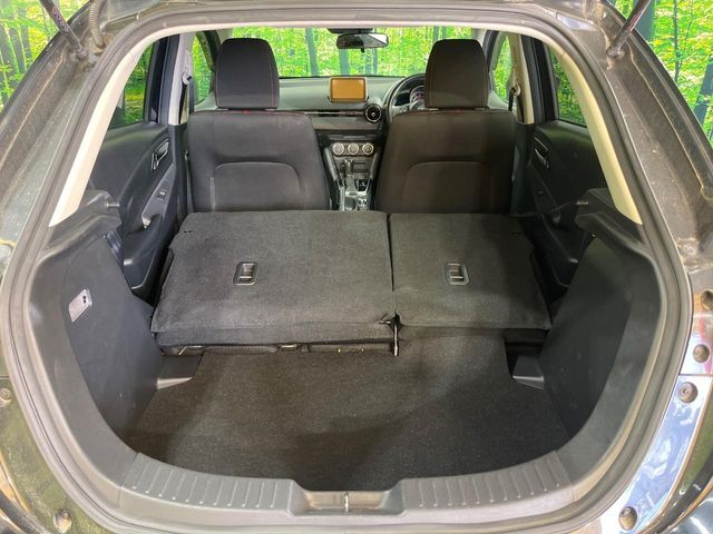 普段のお買い物や通勤、送迎等に十分な荷室スペースを確保しております。セカンドシートを倒すと、大きな荷物の積載も可能です♪
