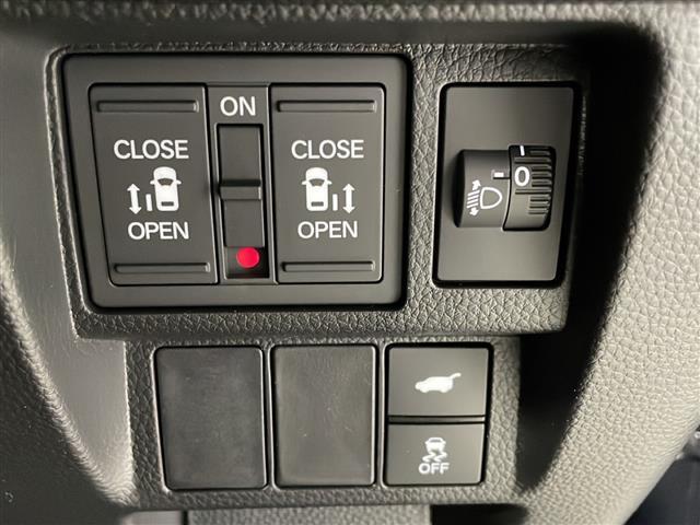 【運転席操作部】快適なドライブを楽しむための機能が装備されています！運転席から触れるので、使いやすいです！除菌プランいれていただくと、さらに清潔で安心していただけます！