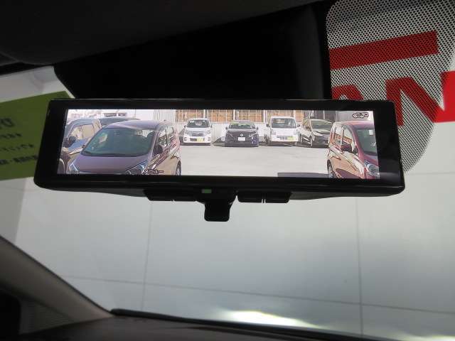 バックカメラで後方を確認しながら安全に駐車する事ができます！