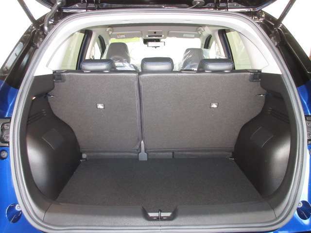 荷物を載せるスペースとしてご活用ください！