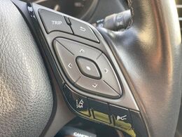 【レーダークルーズコントロール】高速道路での長距離走行が楽に！！自動で速度を保つクルーズコントロールが、衝突軽減システムと連携し、前方の車両を感知して車間を保つように速度調節してくれます！！