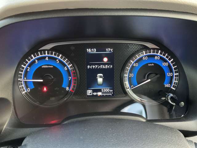 見やすいメーターまわりがドライブをサポート致します。