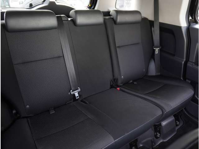 【ディーラーの車は高い？】実はそんなことないんです！ディーラーはオークションなどを使わず、自社で車を仕入れているので安いんです☆さらに諸費用も明確で安いので、総額で比較してみてくださいね♪