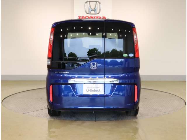 ご納車までの期間ですが、県内のお客様は1、2週間、県外のお客様は2、3週間ほどでご納車が可能となります。但し、お支払いや書類の状況によっては多少の前後もありますので、その際には何卒ご了承下さい。