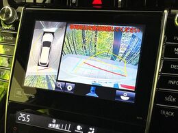 【パノラミックビューモニター】専用のカメラにより、上から見下ろしたような視点で360度クルマの周囲を確認することができます☆死角部分も確認しやすく、狭い場所での切り返しや駐車もスムーズに行えます。