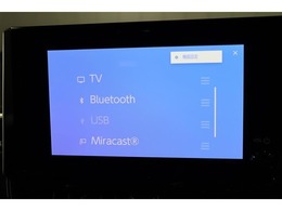 純正ディスプレイオーディオを装備。フルセグTV対応☆Bluetoothでお手持ちのスマートフォンからお気に入りの音楽の再生も可能。
