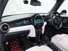 ■MINI Yoursインテリア・スタイルピアノ・ブラック・イルミネーテッド　■ラウンジスタイル