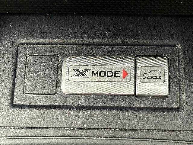 【X-MODE】路面状況に応じてモードを選択するだけで、4輪の駆動力やブレーキなどを適切にコントロールし、悪路からのスムーズな脱出をサポートする機能です！