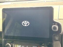 【ナビ機能付き10.5インチディスプレイオーディオ】ナビ機能搭載の他、お持ちのスマートフォンと連携して、ナビやbluetoothでの音楽再生が可能です♪デザインはもちろん操作性も良好！