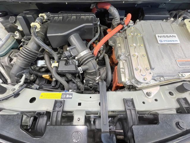 親切・丁寧な専門メカニックスタッフが応対！・車検・点検整備・事故等の修理などアフターサービスも安心。お車のカスタマイズもネクステージのサービススタッフまでご相談ください！