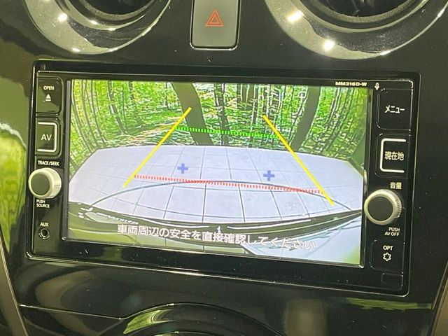 【バックカメラ】駐車時に後方がリアルタイム映像で確認できます。大型商業施設や立体駐車場での駐車時や、夜間のバック時に大活躍！運転スキルに関わらず、今や必須となった装備のひとつです！