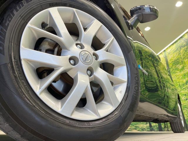 【純正15インチアルミホイール】外観にマッチした純正アルミホイールを装着しております。各種社外アルミホイールや、スタッドレスタイヤも取扱いしております。是非ご相談ください♪