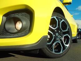 アルミホイールと明るいフォグランプを装着しています☆