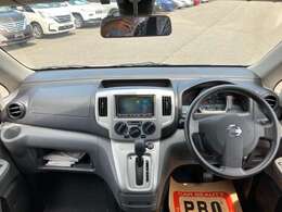 運転席まわりです。細かいオプションなど、気になるところがあればお気軽にメールやお電話等でお問合せください。