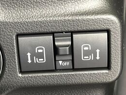 【両側パワースライドドア】スマートキーや運転席のスイッチで後席両側スライドドアの開閉が可能♪電動だから力を入れてドアを開ける必要が無く、小さなお子様でも簡単に開け閉めでき快適です♪
