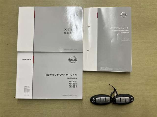 メンテナンスノートと備え付けのカギの画像になります。