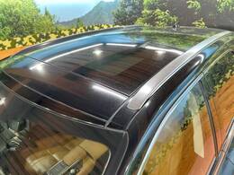 【パノラマルーフ】大型のガラスルーフ搭載で車内の解放感が一気にアップ！開放的なドライブをお楽しみいただけます。