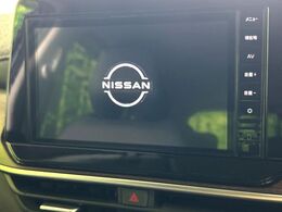 【純正ナビ】人気の純正ナビを装備しております。ナビの使いやすさはもちろん、オーディオ機能も充実！キャンプや旅行はもちろん、通勤や買い物など普段のドライブも楽しくなるはず♪