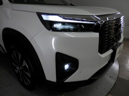 【LEDヘッドライト】ディスチャージヘッドライト（HID）と同等の明るさで、夜道や雨天走行が明るく視界良好！！　フォグライトも装備で、安心感さらにUPです♪安心ドライブを楽しんで下さい♪