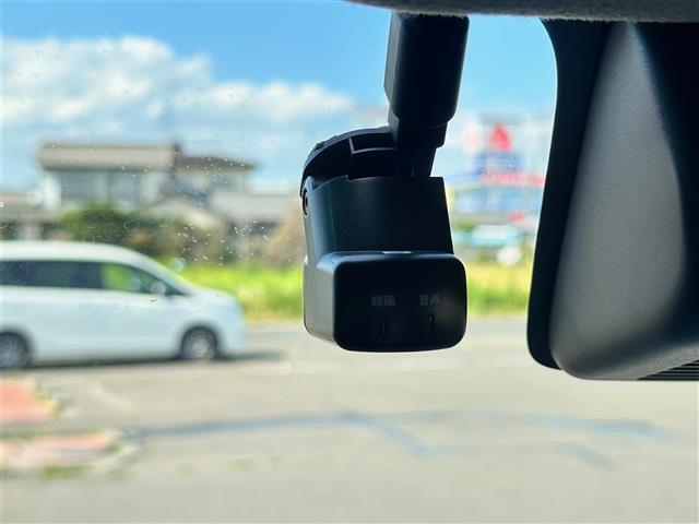 【ドライブレコーダー】映像・音声などの運転中の記録を残します。事故などを起こした起こされた時の証拠になりえますので、もしも時でも安心ですね。