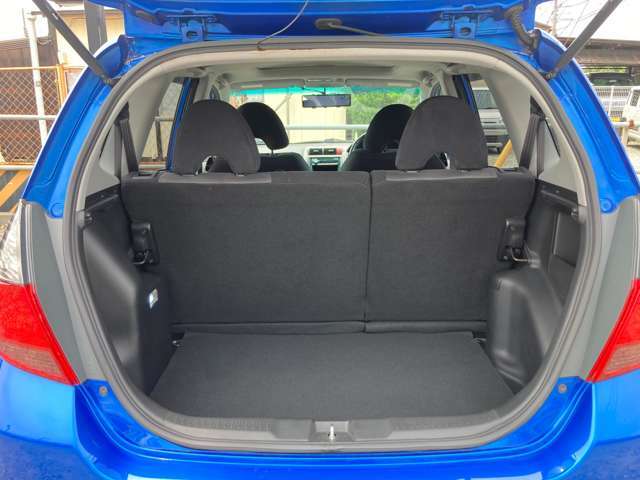 オイル交換工賃込軽自動車なら交換工賃込￥4000-で承ります！日頃の感謝をこめて格安プライスにて行わさせて頂いております！当社でご購入されてないお客様もお気軽にご利用ください！https://peace-auto.jp/