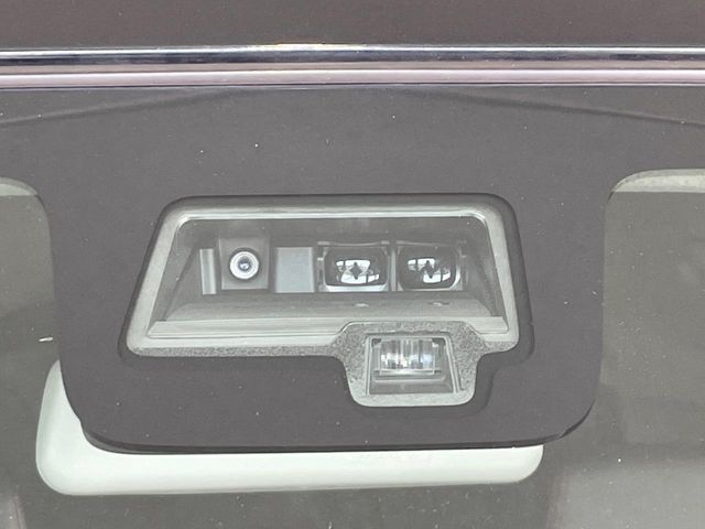 【スズキ　セーフティサポート】走行中に前方の車両等を認識し、衝突しそうな時は警報とブレーキで衝突回避と被害軽減をアシスト。より安全にドライブをお楽しみいただけます。