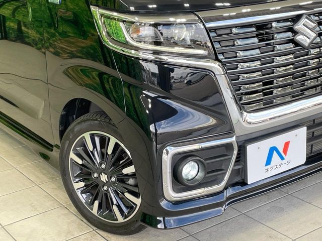 【LEDヘッドライト】悪天候や夜間走行時も良好な視界を確保し安心して運転できる高輝度LEDヘッドライトを装備！点灯速度が早く、消費電力も抑えられています。