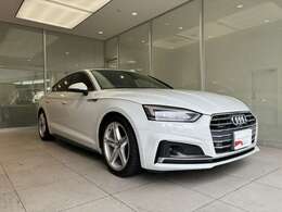 《Audi認定中古車》ならではのクオリティ、高度な訓練・教育を受けたAudi専門のメカニックがご納車前に100項目にも及ぶ精密な点検を行います。