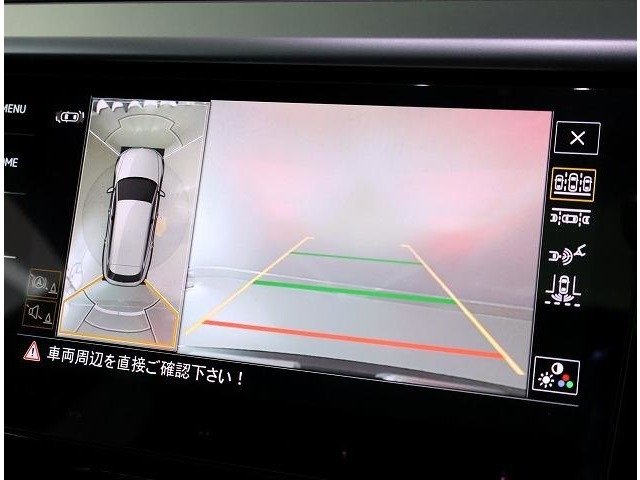 エンブレム内蔵バックカメラ【パークディスタンスコントロールの表示もされます】