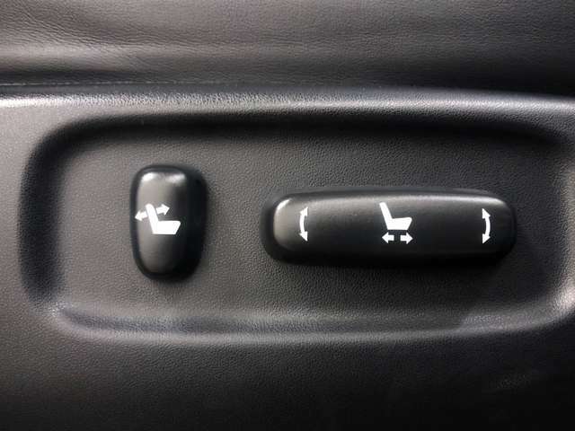 「パワーシート」　ボタン一つでシートを好きな位置に調整できます！