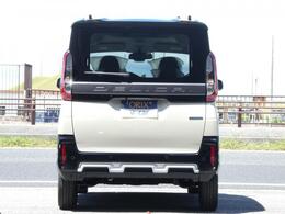 ワイパー付きで雨の日の視界も良好です♪